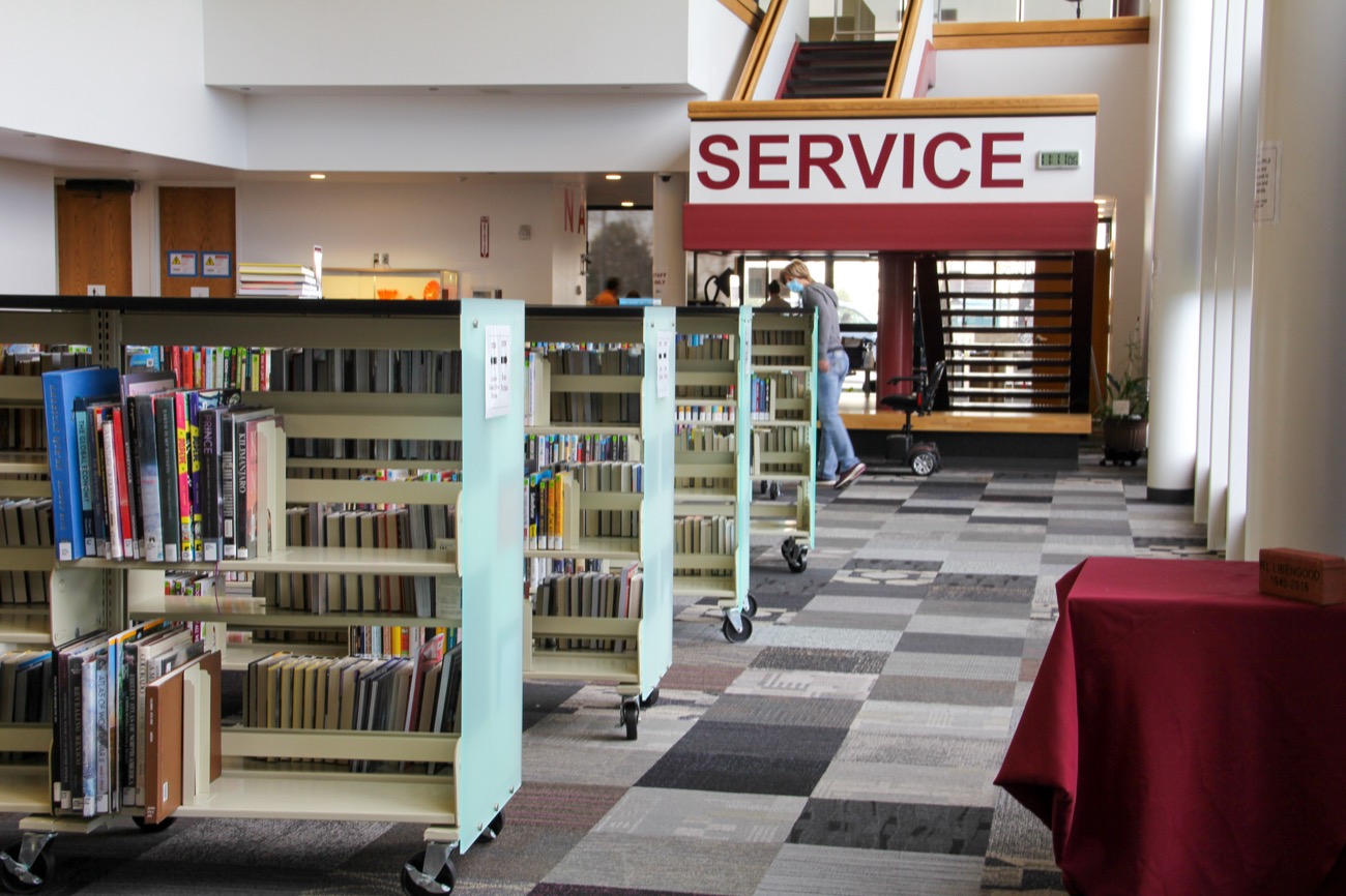 Photo of the interior of 21c Library with book stacks and a staircase